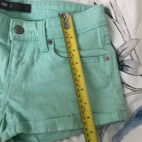 Levi’s Low Rise Jean Shorts in Turquoise - Size 24 - Picture 5 of 8